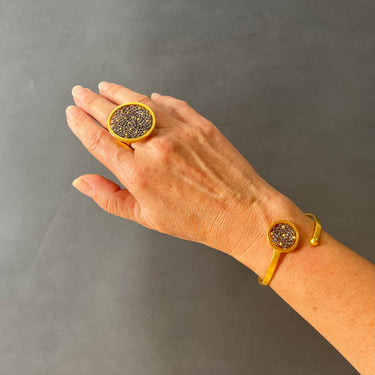 Bangle Upsala Dorado Círculo Sencillo Plata Pavonada Puntos Dorados